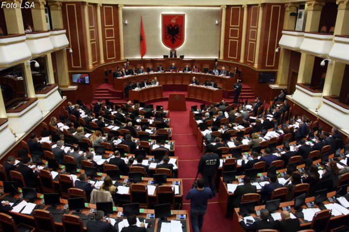 Parlamenti nis sot sesionin e ri per 2016-en.
