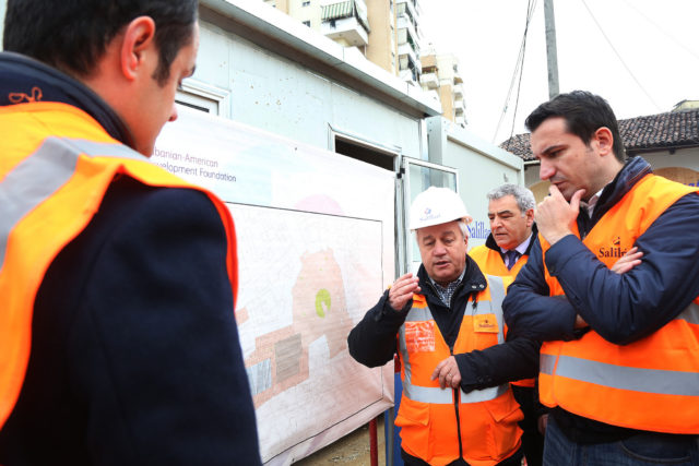 Veliaj: “Pazari i Ri”edhe ne tregjet te “Petro Nini” e “Porcelani”