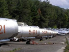 Ministria e Mbrojtjes, ne ankand 40 helikoptere e avione