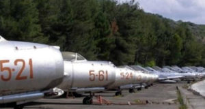 Ministria e Mbrojtjes, ne ankand 40 helikoptere e avione