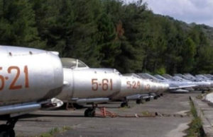 Ministria e Mbrojtjes, ne ankand 40 helikoptere e avione