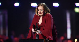 Adele triumfon ne “Brit Awards”