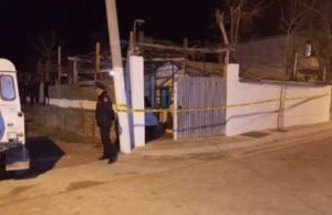 Babai qellon me thike vajzat, njera humb jeten nga plaget e marra