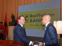 Nishani dekoron “Raiffeisen Bank”