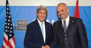 John Kerry: Jeni ne rrugen e duhur ndaj korrupsionit