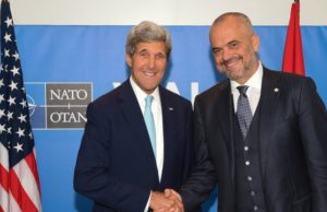 John Kerry: Jeni ne rrugen e duhur ndaj korrupsionit