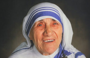 Papa Françesku firmos shenjtërimin e Nënë Terezës