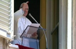 Papa Francesku pershendet beratasit