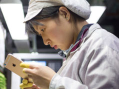 Apple zevendeson punetoret me robote