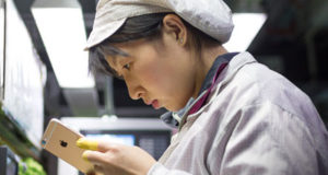 Apple zevendeson punetoret me robote