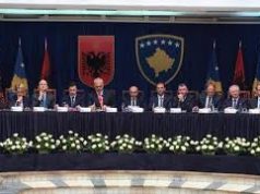 Shqiperia dhe Kosova bashke nen flamurin e BE-se