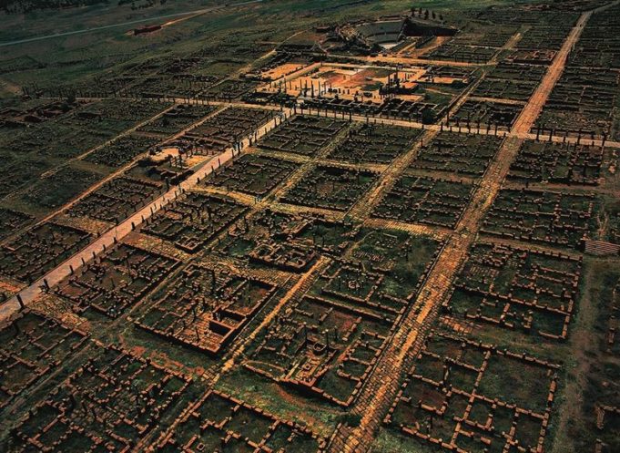 Qyteti 2000 vjecar Timgad, zbulohen rrenojat
