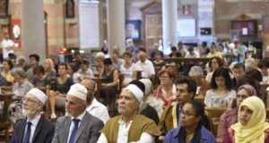 France, myslimanet pjese e meshes. Solidaritet pas vrasjes se priftit