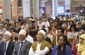 France, myslimanet pjese e meshes. Solidaritet pas vrasjes se priftit