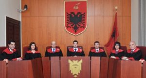 Vendimi i Kushtetutes pezullon magjistraturen