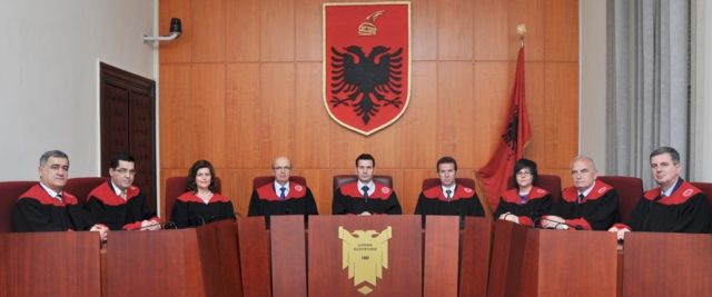 Vendimi i Kushtetutes pezullon magjistraturen