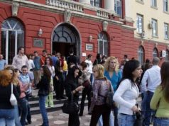 Perfundon afati i regjistrimit ne Universitete, vijon te ulet vija e kuqe