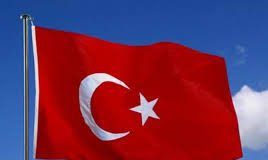 Flamuri turk, ambasada kerkon heqjen nga shkollat a paautorizuara