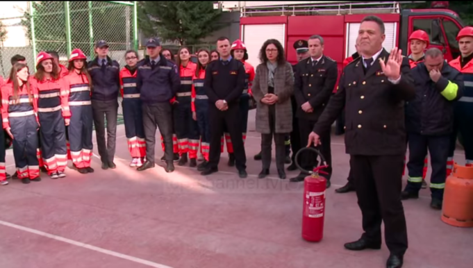 Tirane, zjarrefikesit inspektojne shkollat