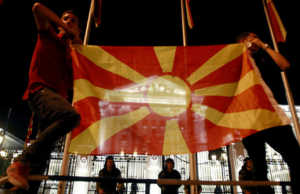 Situata ne Maqedoni teper e tensionuar, protestuesit parrulla kunder shqiptareve