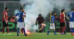 Itali – Shqiperi, nje stjuart plagoset nga fishekzjarret