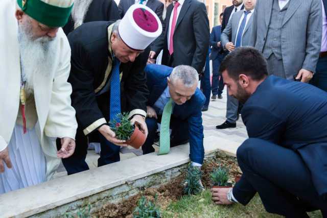 Meta jep mesazhin e urimit per Sulltan Novruzin