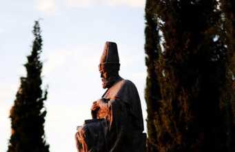 Rama uron besimtaret bektashinj per festen e Sulltan Novruzit