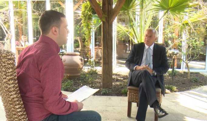 Senatori Robert Torriceli: Eshtë e qartë se rusët po perpiqen te ndërhyjne në zgjedhje