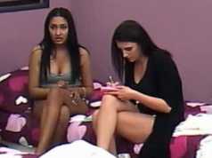 Armela dhe Sidrita dyshojne se cunat kane nje mision