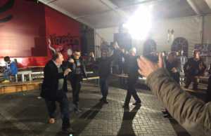 Kreshnik Spahiu hedh valle ne çadren e protestes