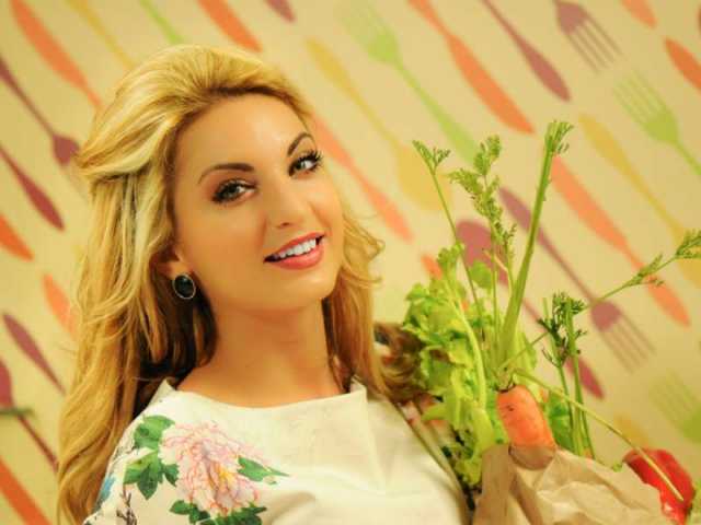 Moderatorja sybukur se shpejti do te behet nene