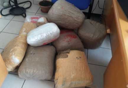 Vlore, zbulohet nje laborator droge ne garazhin e nje pallati