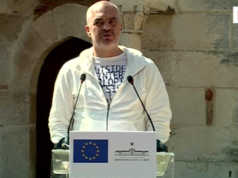 Kryeministri Rama nga Apolonia: “Nuk është koha për të bllokuar rrugët e Shqipërisë”