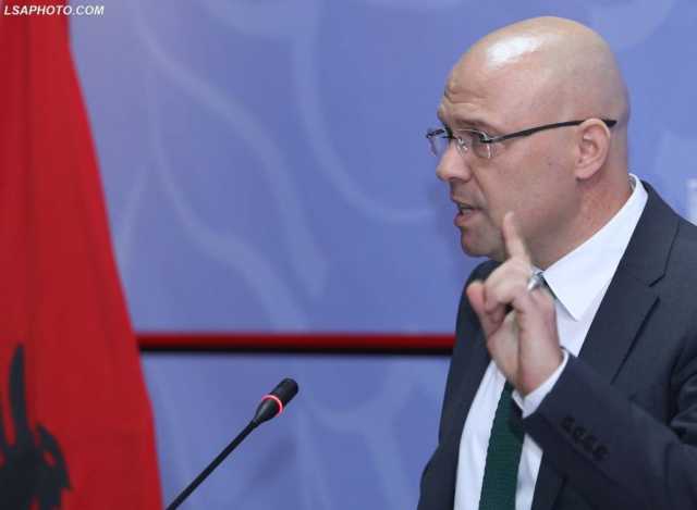 Ylli Manjani hedh poshte PS dhe LSI. Del ne mbrojtje te PD