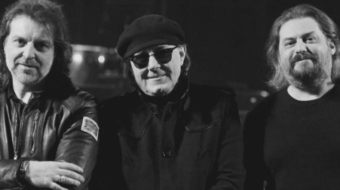 Tre ikonat e muzikës rock ngrene ne kembe Pallatin e Kongreseve