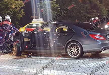 Aksidentohen 2 makina luksoze ne mes te bulevardit