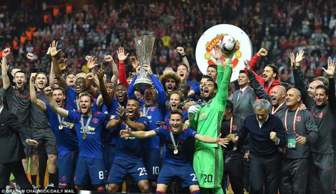Manchester United shpallet kampion i Europa League, Ajax 0-2 Manchester United