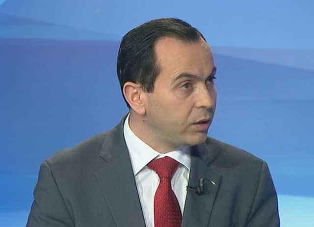 Burri zbulon mesazhet e gruas teksa e tradheton me kandidatin për Avokat të Popullit Jordan Daci