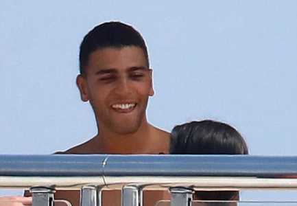 Kourtney Kardashian mahnit ne Kane me format teper seksi