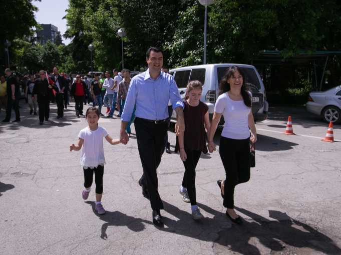 Mbyllet paqesisht protesta e PD. Basha ne krye sebashku me familjen
