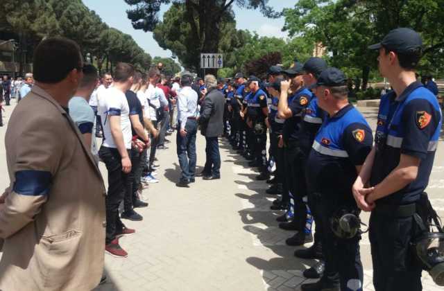 Protesta e opozites, demokratet sigurojne mbarevajtjen e saj