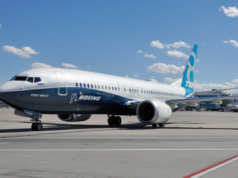 Boeing prezanton modelin e fundit, 737 Max jetliners.