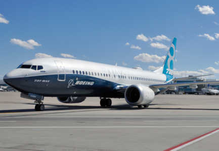 Boeing prezanton modelin e fundit, 737 Max jetliners.