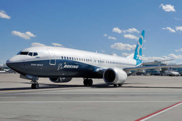 Boeing prezanton modelin e fundit, 737 Max jetliners.