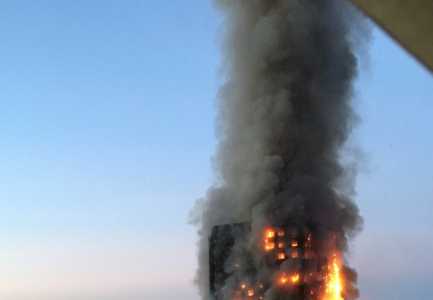 Londer, digjet kulla 27 kateshe, njerezit kercejne nga dritaret