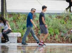 Ambasadori Lu viziton sheshin “Skenderbej” sebashku me djalin