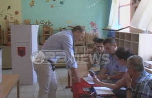 Gianni De Biasi voton ne njesine 3, te xhamlliku