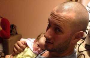 Aktori Florian Binaj shpreh dashurine per femijet me nje tatuazh te vecante