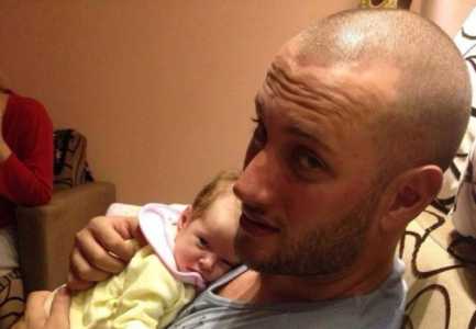 Aktori Florian Binaj shpreh dashurine per femijet me nje tatuazh te vecante