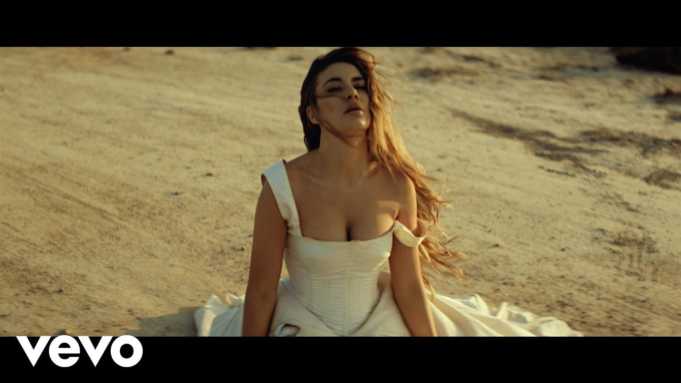 Elvana Gjata nis zyrtarisht karrierën ndërkombëtare, bashkëpunon me David Guetta-n